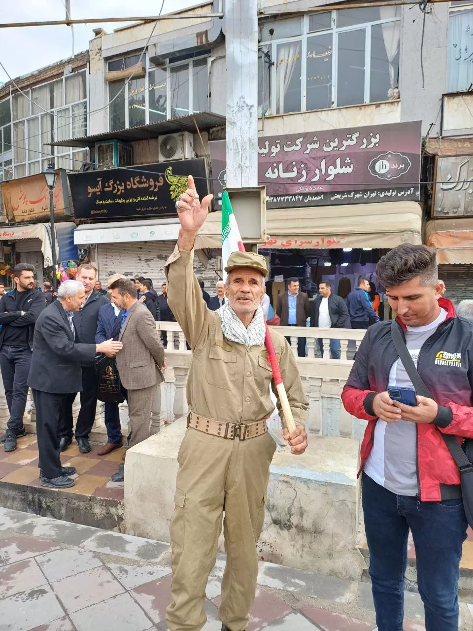 خروش یکپارچه کرمانشاهی‌ها در روز  مبارزه با استکبار