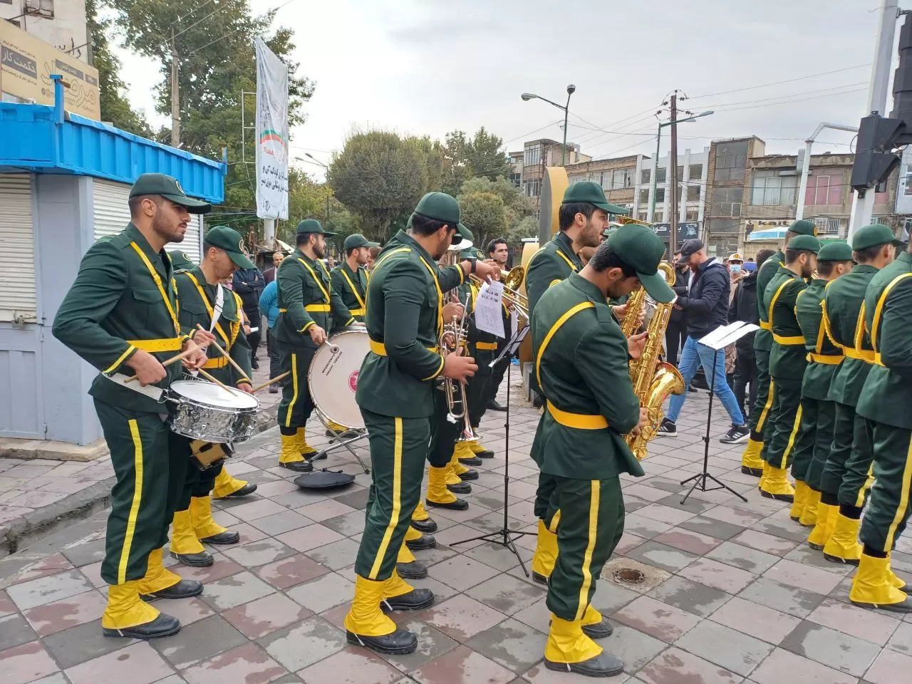 خروش یکپارچه کرمانشاهی‌ها در روز  مبارزه با استکبار