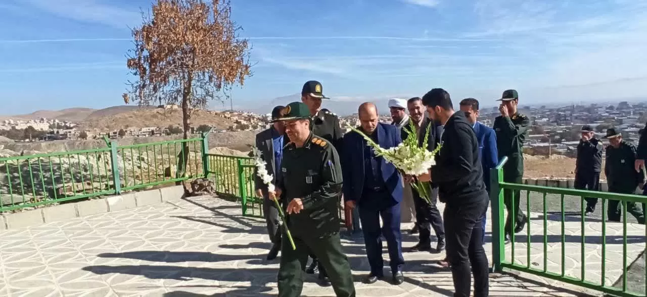 غبارروبی و عطرافشانی مزار شهدای شهرستان کنگاور