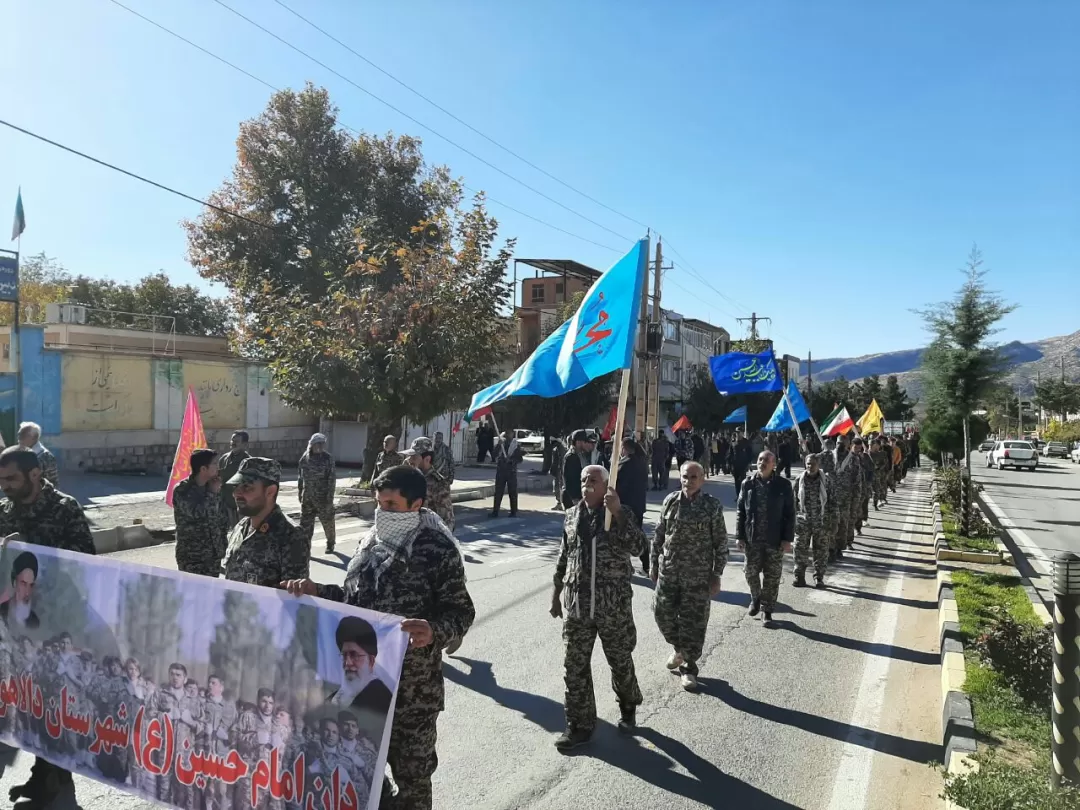 همایش پیاده‌روی خانوادگی در دالاهو برگزار شد