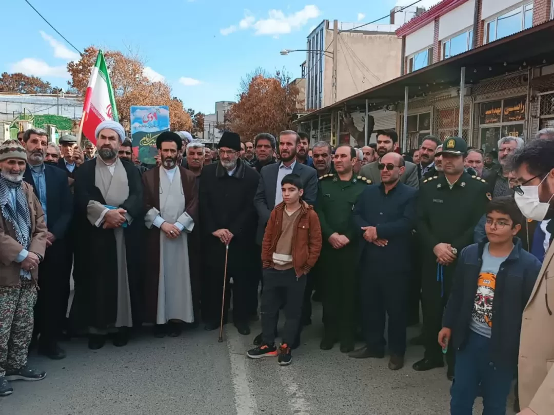 راهپیمایی نمازگزاران سنقری در محکومیت حادثه تروریستی کرمان