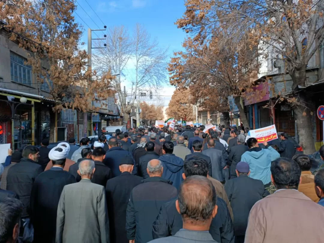 راهپیمایی نمازگزاران سنقری در محکومیت حادثه تروریستی کرمان