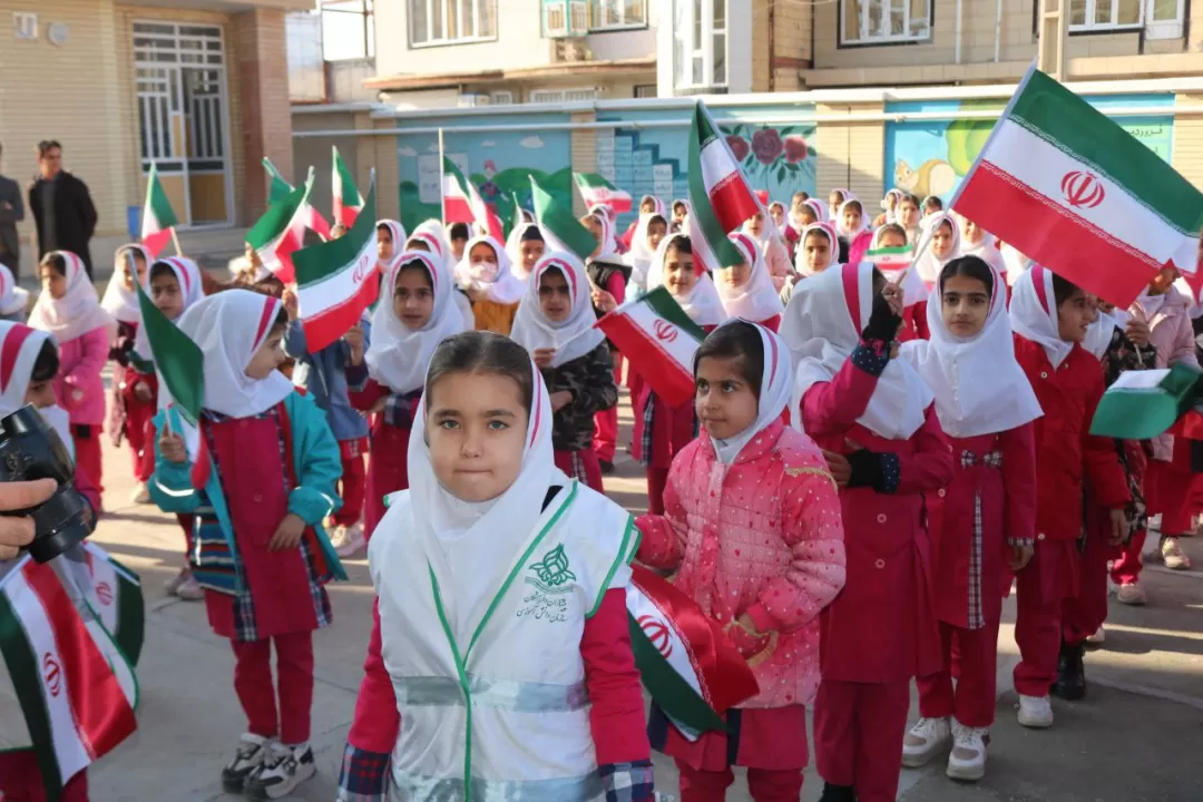 زنگ انقلاب در مدارس ثلاث باباجانی نواخته شد