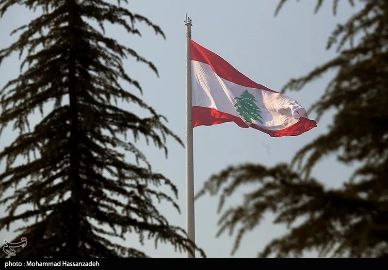 اهتزاز پرچم لبنان برفراز برج پرچم تهران