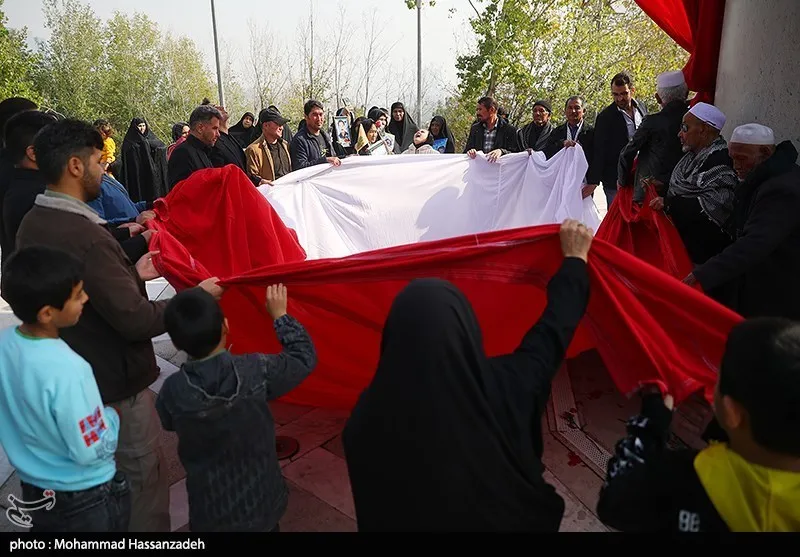 اهتزاز پرچم لبنان برفراز برج پرچم تهران