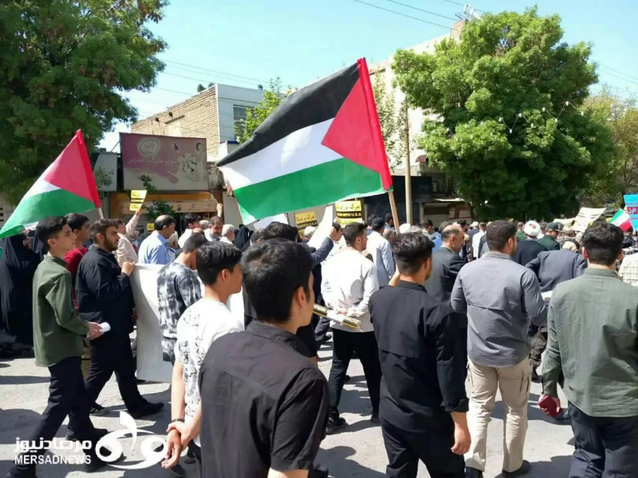 راهپیمایی نمازگزاران کرمانشاهی در حمایت از  سپاه پاسداران