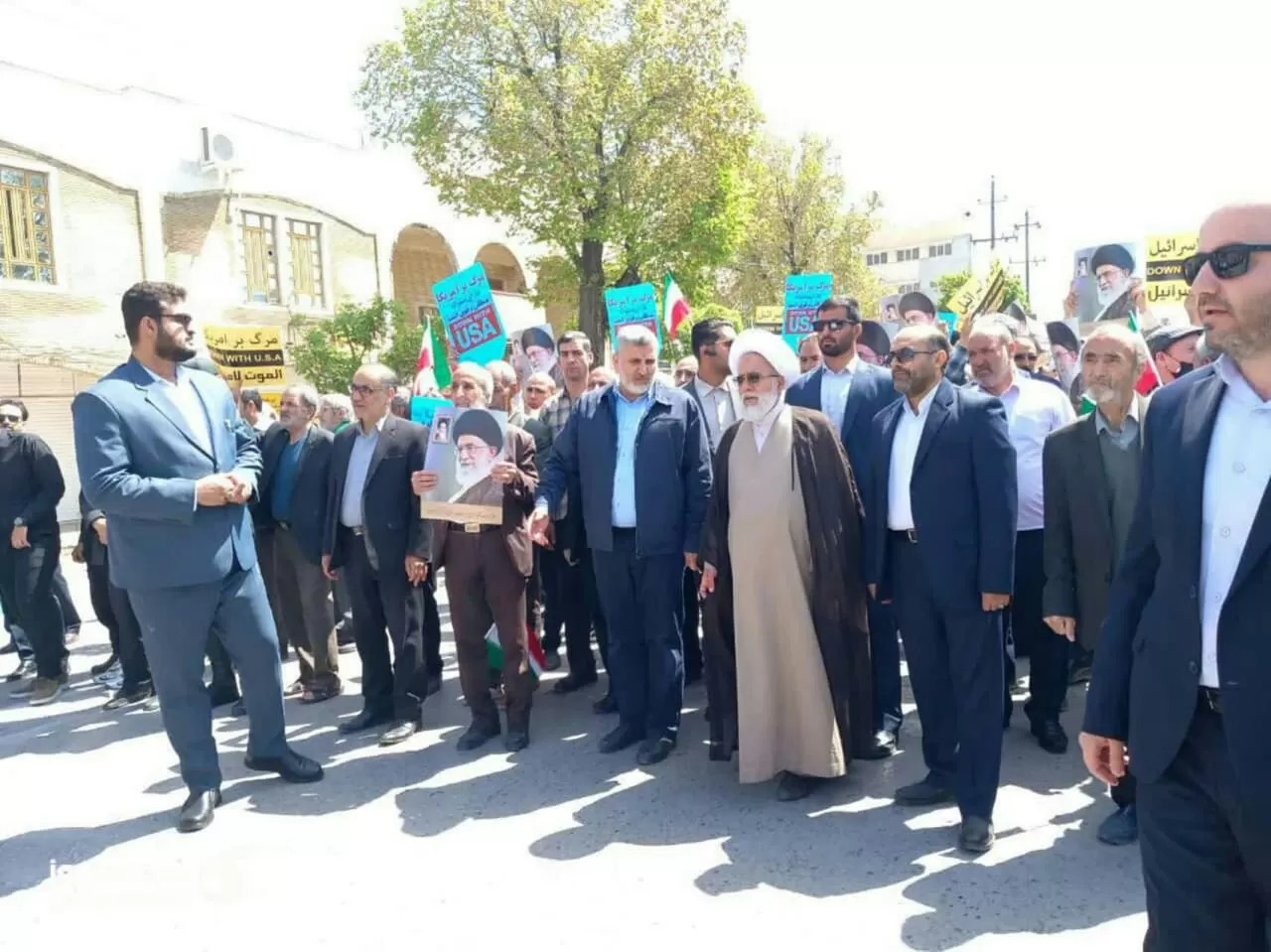 راهپیمایی نمازگزاران کرمانشاهی در حمایت از  سپاه پاسداران