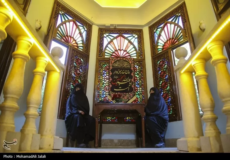 این خانه عزادار حسین(ع) است