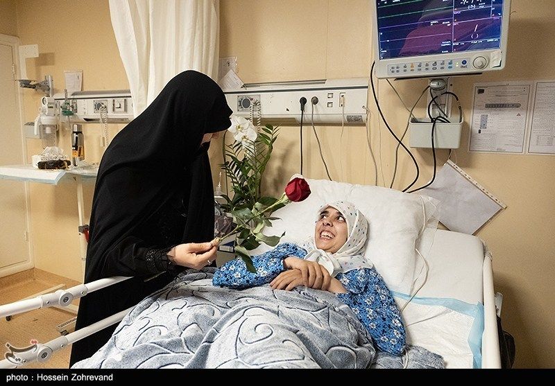 عیادت دختر شهید سلامی از فرزند شهید هاشمیتبار