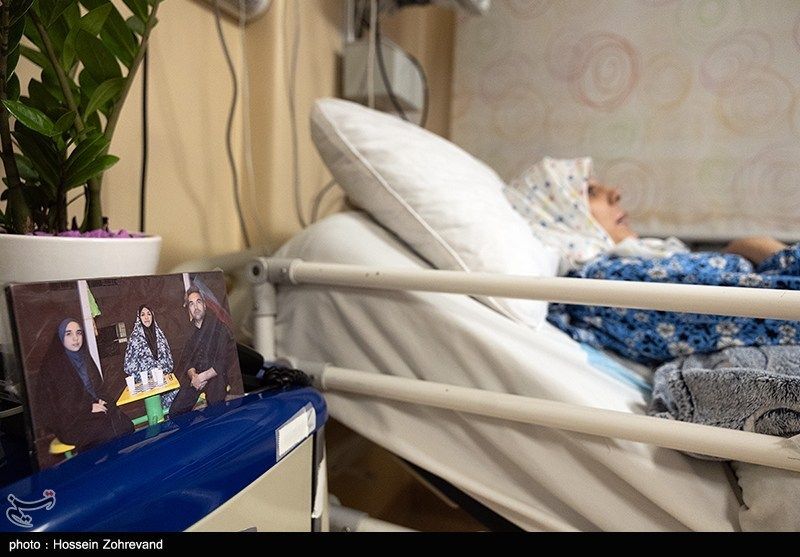 عیادت دختر شهید سلامی از فرزند شهید هاشمیتبار