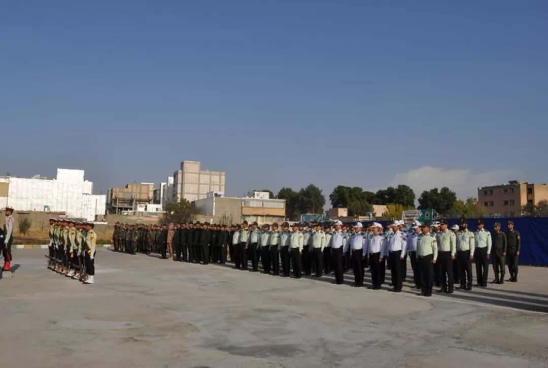 صبحگاه مشترک نیروهای نظامی و انتظامی در اسلام‌آبادغرب