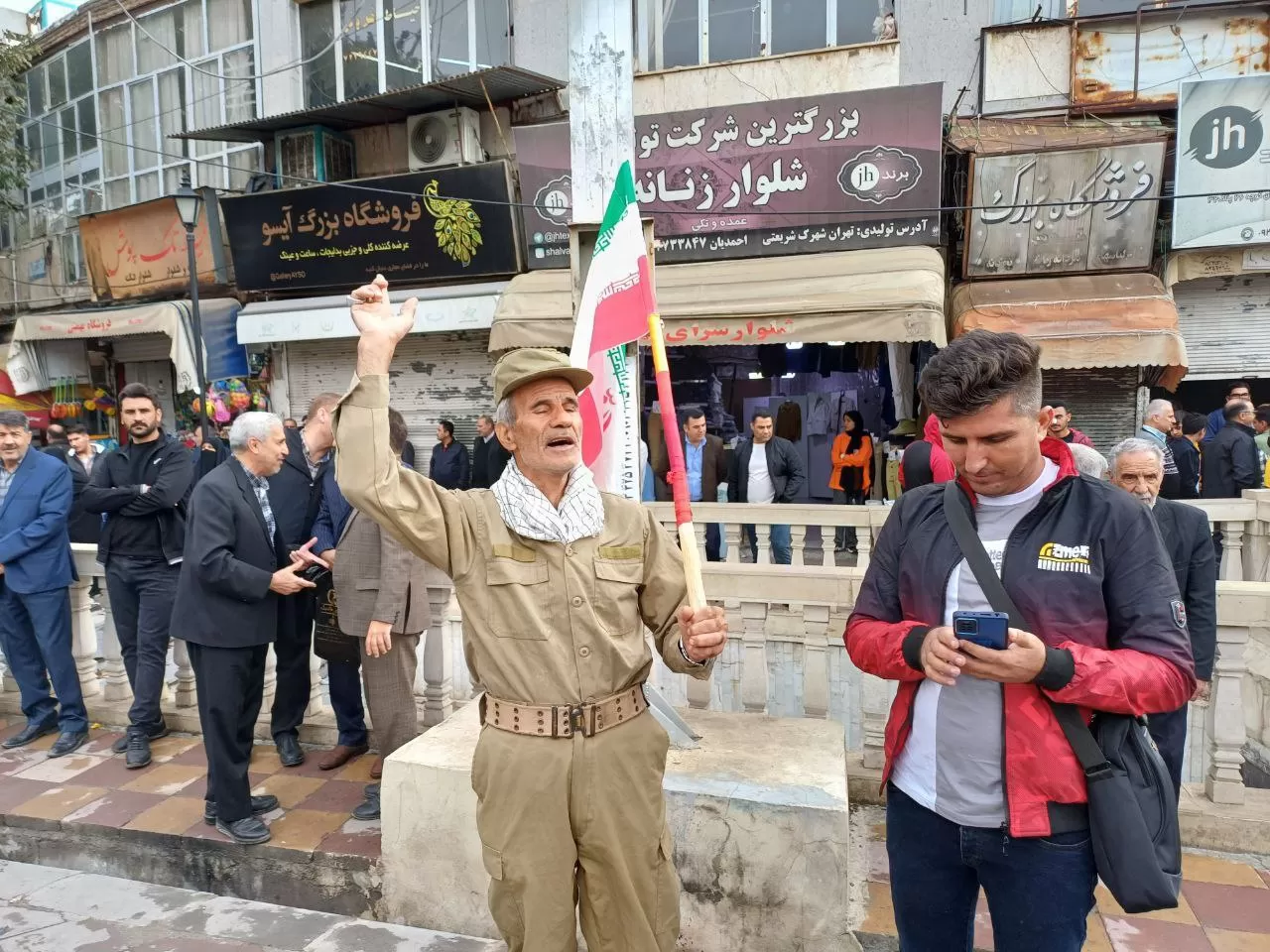 خروش یکپارچه کرمانشاهی‌ها در روز  مبارزه با استکبار