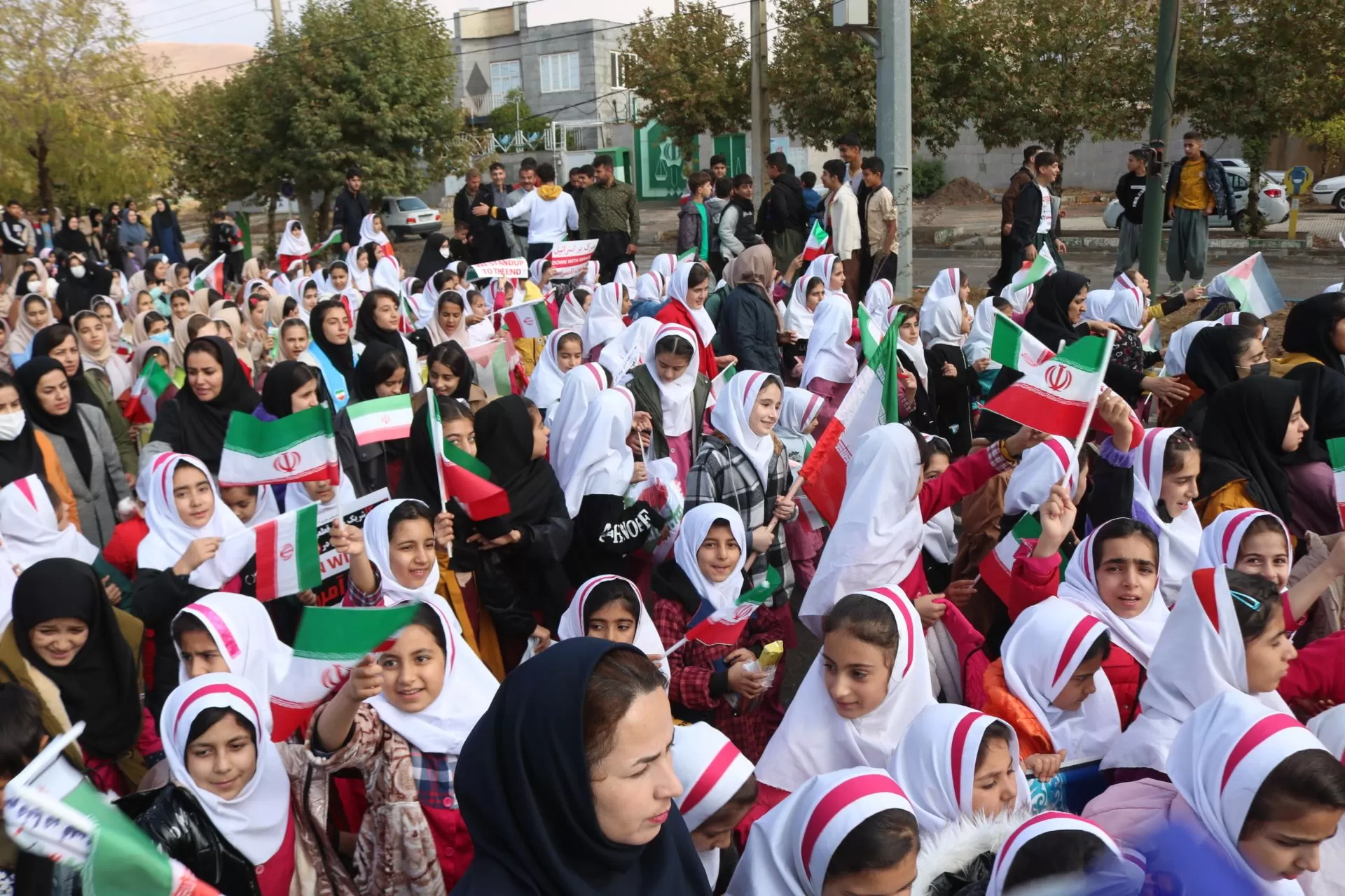 راهپیمایی حماسی مردم ثلاث باباجانی در ۱۳آبان