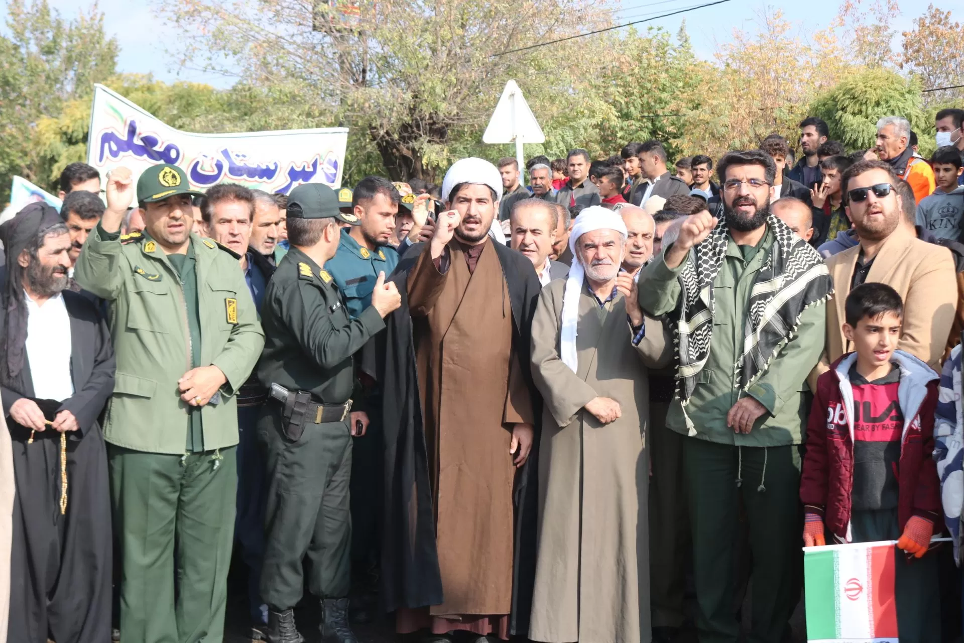 راهپیمایی حماسی مردم ثلاث باباجانی در ۱۳آبان