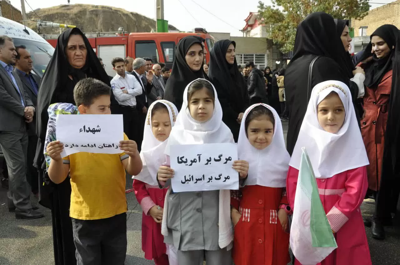 راهپیمایی ۱۳آبان در کرمانشاه باحضور پررنگ دهه هشتادی‌ها