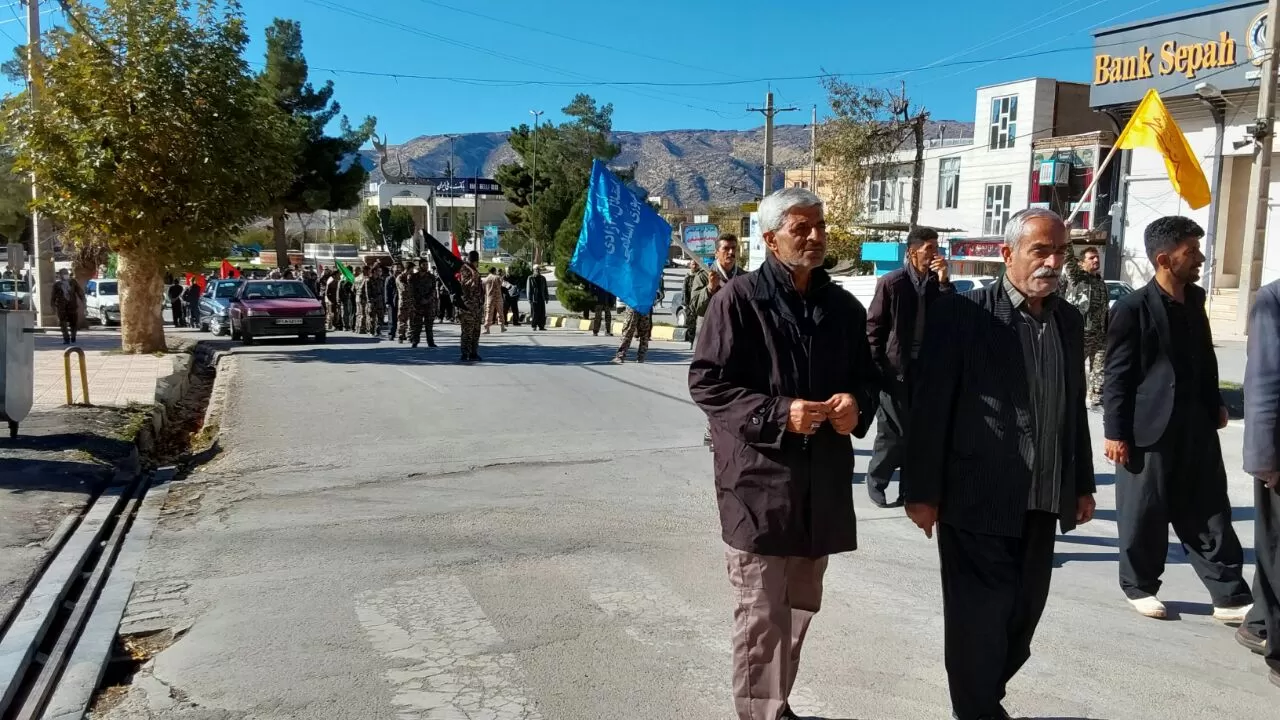 همایش پیاده‌روی خانوادگی در دالاهو برگزار شد