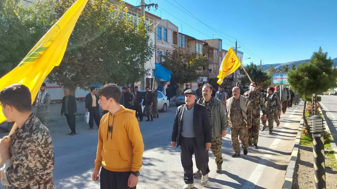 همایش پیاده‌روی خانوادگی در دالاهو برگزار شد