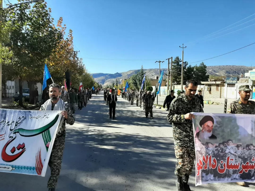 همایش پیاده‌روی خانوادگی در دالاهو برگزار شد