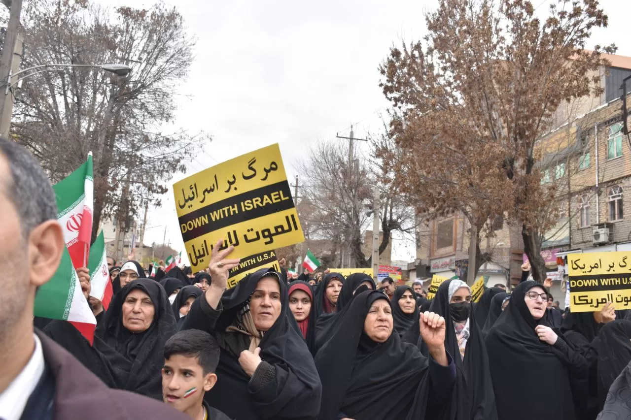 راهپیمایی مردم کرمانشاه در محکومیت حادثه تروریستی کرمان