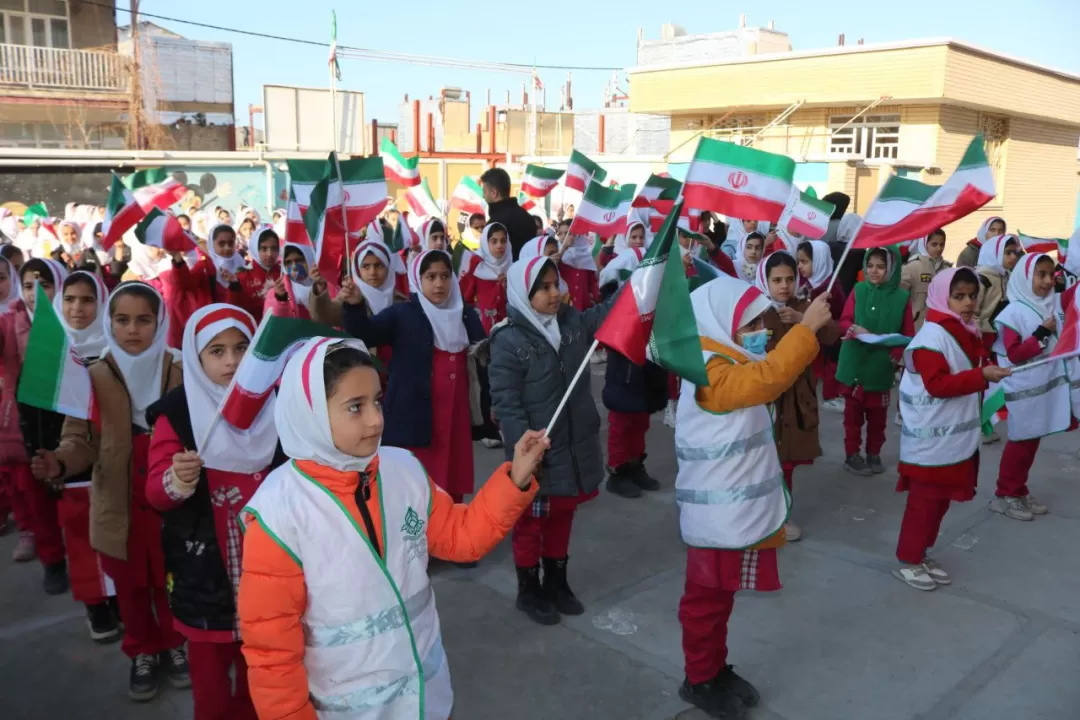 زنگ انقلاب در مدارس ثلاث باباجانی نواخته شد