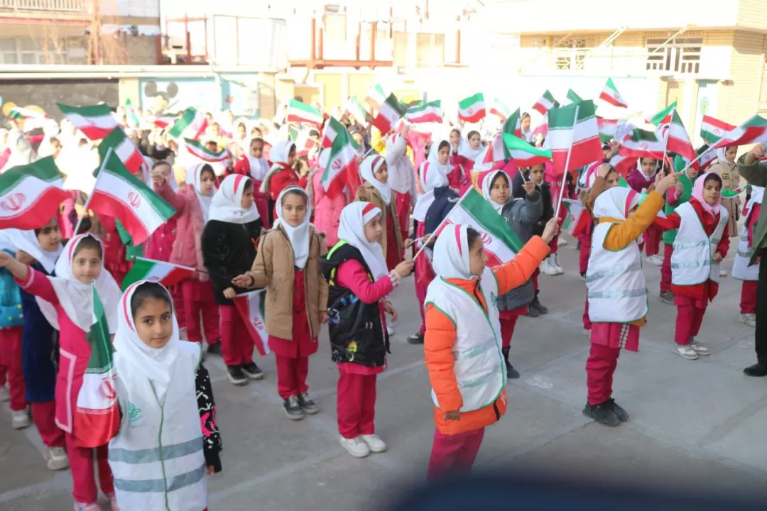 زنگ انقلاب در مدارس ثلاث باباجانی نواخته شد