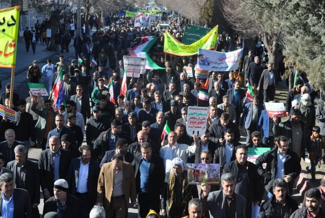 راهپیمایی باشکوه مردم اسلام‌آبادغرب در یوم‌الله 22 بهمن