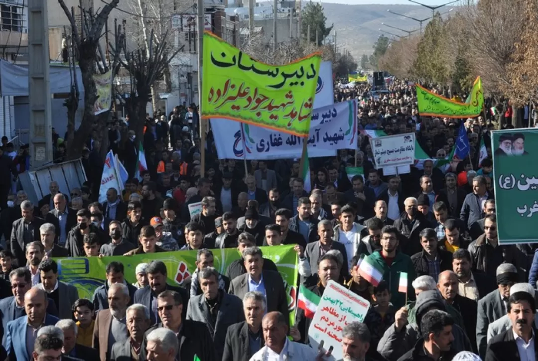 راهپیمایی باشکوه مردم اسلام‌آبادغرب در یوم‌الله 22 بهمن