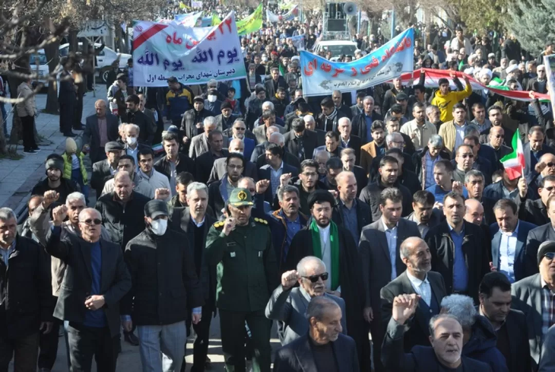 راهپیمایی باشکوه مردم اسلام‌آبادغرب در یوم‌الله 22 بهمن