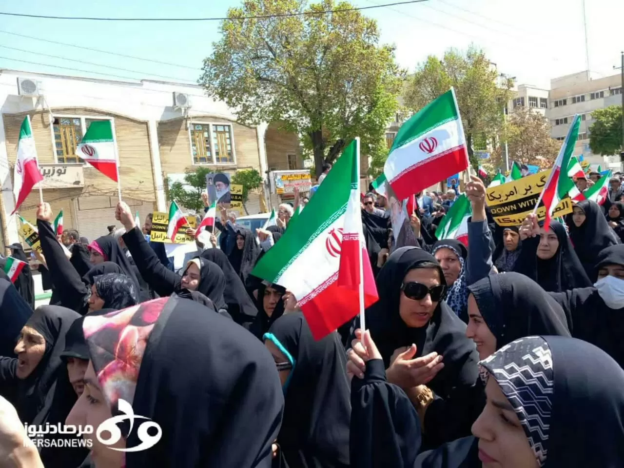 راهپیمایی نمازگزاران کرمانشاهی در حمایت از  سپاه پاسداران